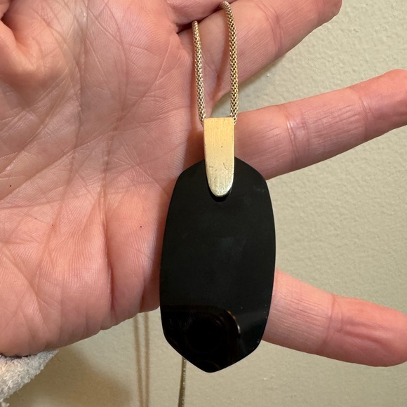 Kendra Scott Black and Gold Pendant Necklace - Picture 3 of 5